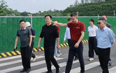 三江新區(qū)（臨港經開區(qū)）黨工委委員、南溪經開區(qū)管委會主任李勇率隊調研遠東股份宜賓智能產業(yè)園