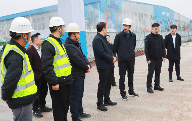 南溪經(jīng)開區(qū)黨工委副書記、管委會主任李勇一行蒞臨遠東股份宜賓智能產(chǎn)業(yè)園調(diào)研指導