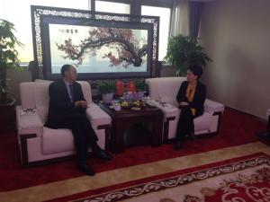 鄺遠平與河南省工商聯(lián)副主席、鄭州市工商聯(lián)主席薛景霞